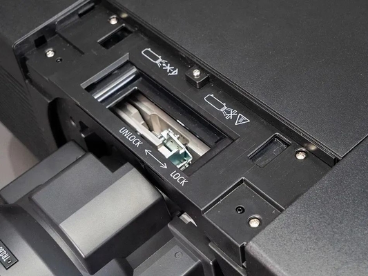 フラインEL-G36KU 4K 7Dホログラムレーザープロジェクター 3LCD 30K ANSI ルメン付き