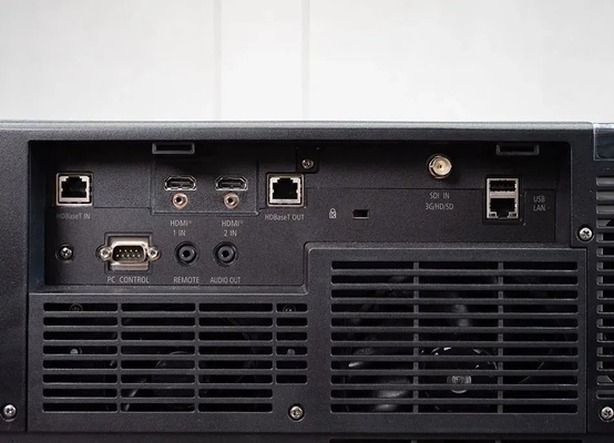 フラインEL-G36KU 4K 7Dホログラムレーザープロジェクター 3LCD 30K ANSI ルメン付き