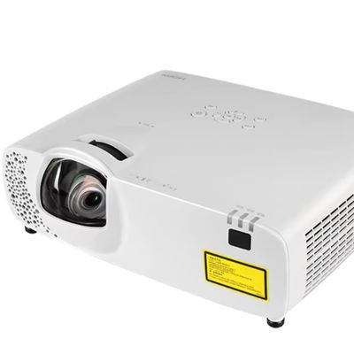 Flyin 5500 ANSI ルーメン ネイティブ 4K 3LCD レーザー プロジェクター 短焦点 HDBaseT 教育用 3D マッピング